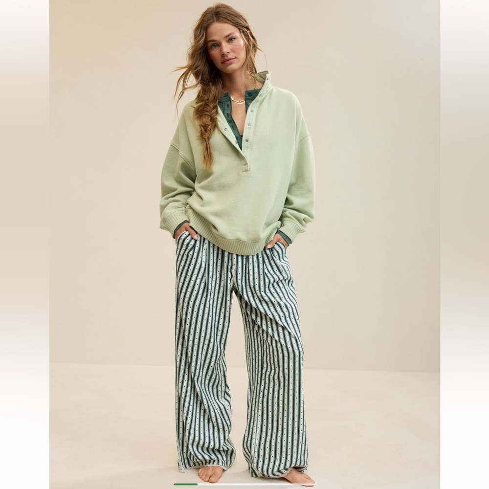 Aerie Oh Snap sweatshirt - Picture 4 of 8